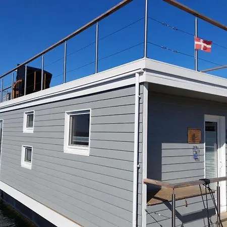 Botel Houseboat Hecht In At The Marina Minde *