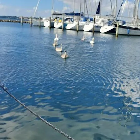 Botel Houseboat Hecht In At The Marina Minde *